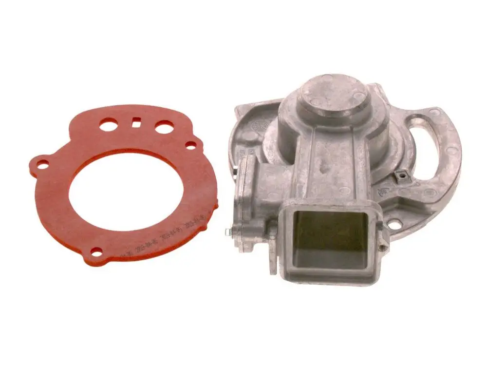 BOSCH Brennerdeckel aus Metall mit einer roten Dichtung. Die Teile sind einzeln angeordnet, der Deckel weist eine geometrische Form mit verschiedenen Öffnungen auf.